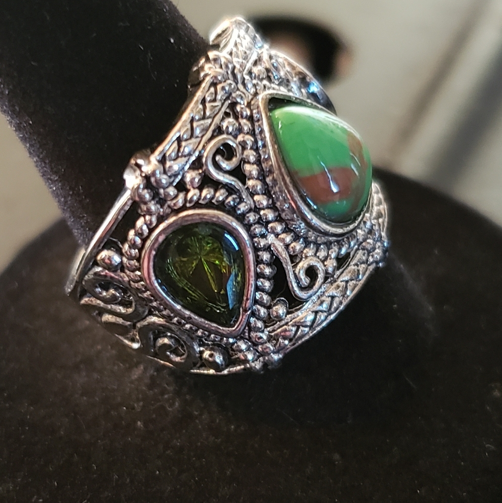 Beautiful Green Turquoise With Peridot - Picture 3 of 4